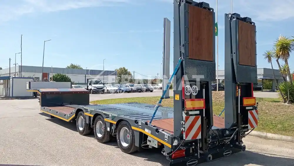 Porte engins 3 essieux plateau surbaissé