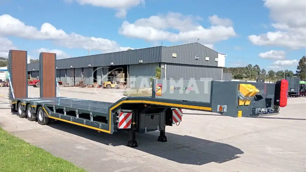 porte-engins 3 essieux, côtés plateau surbaissés